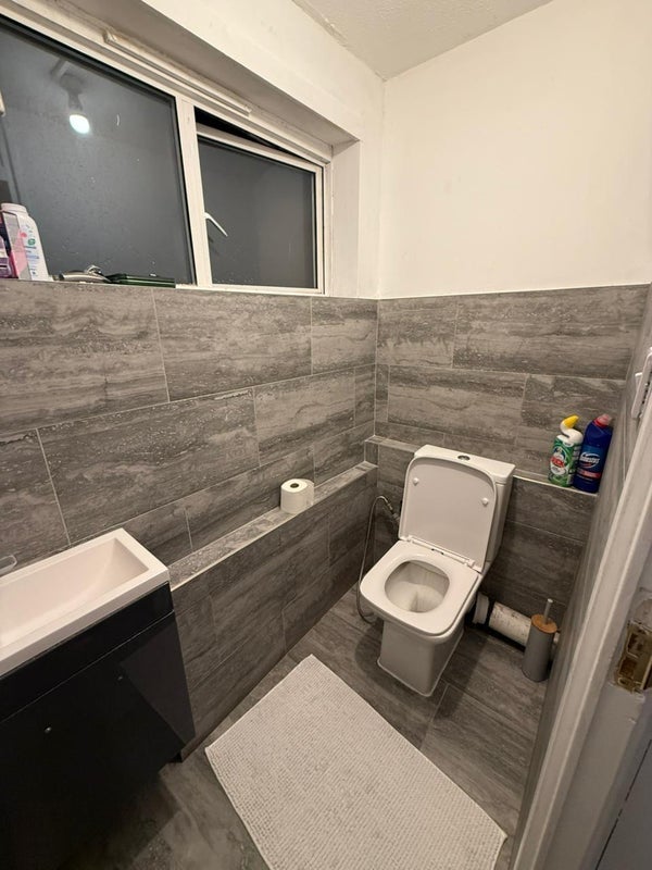Room Cheyne Path in Greater London