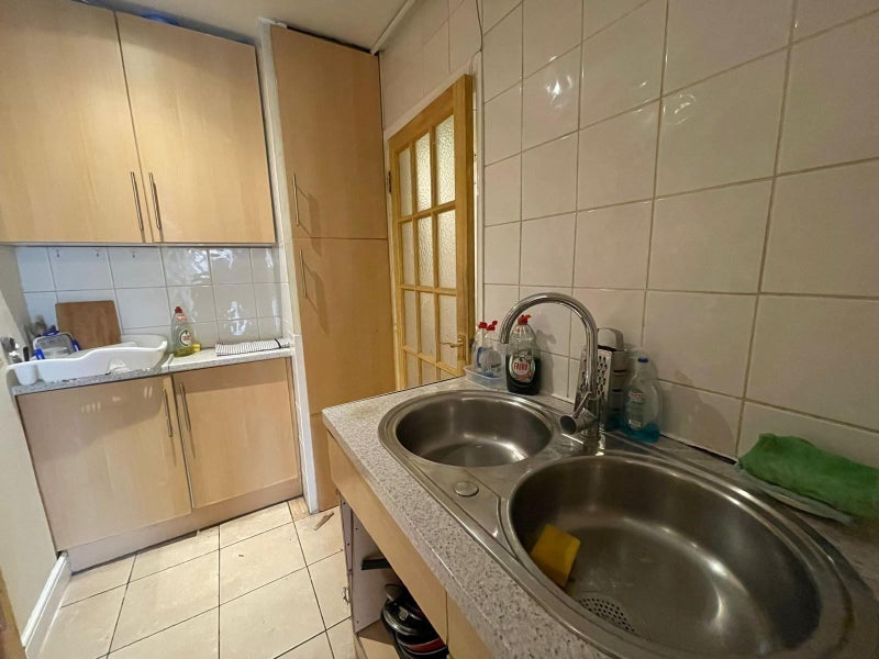 Room Dacca Street in Greater London