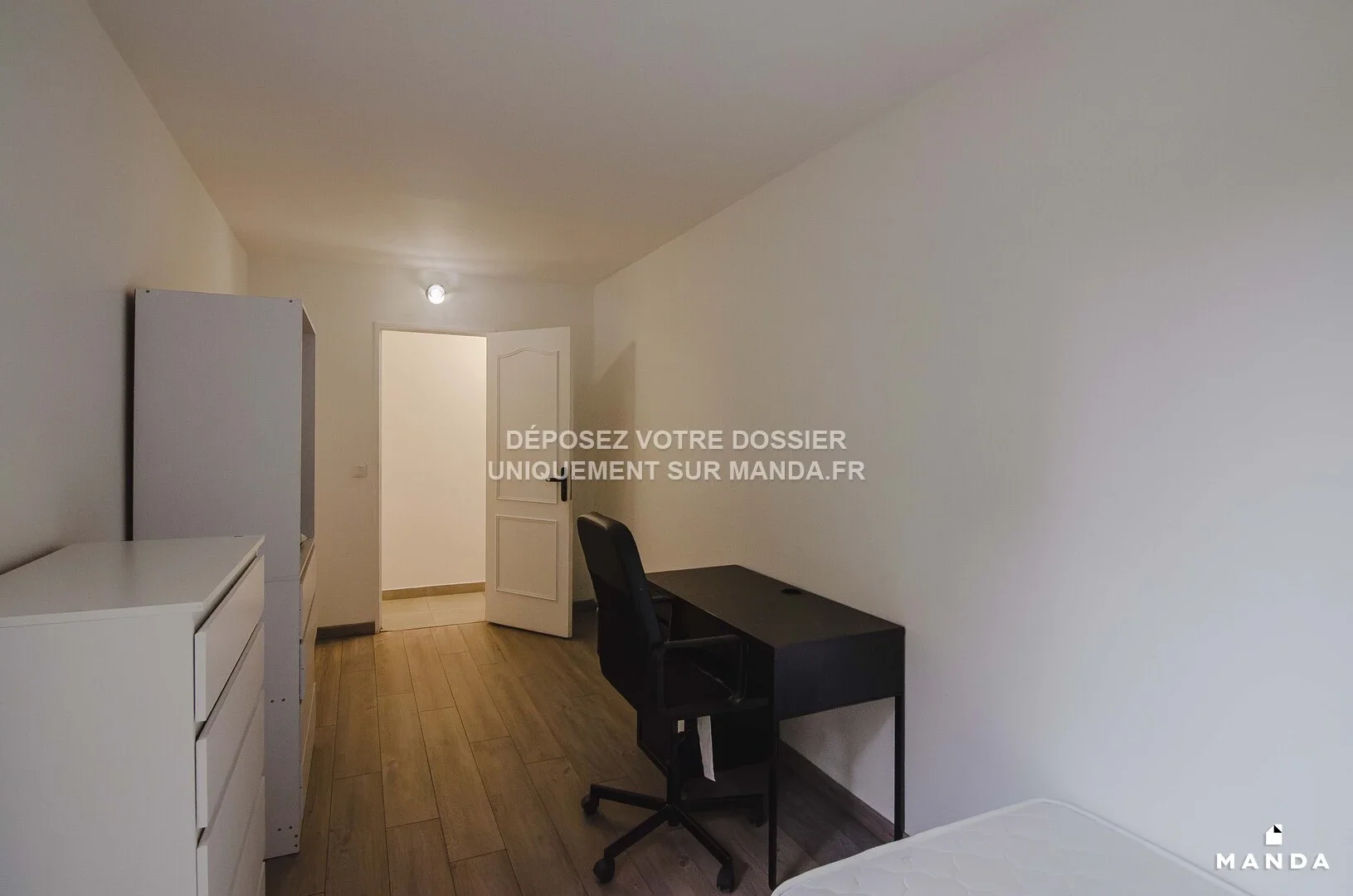 Room Allée des Marronniers in Mantes-la-Jolie