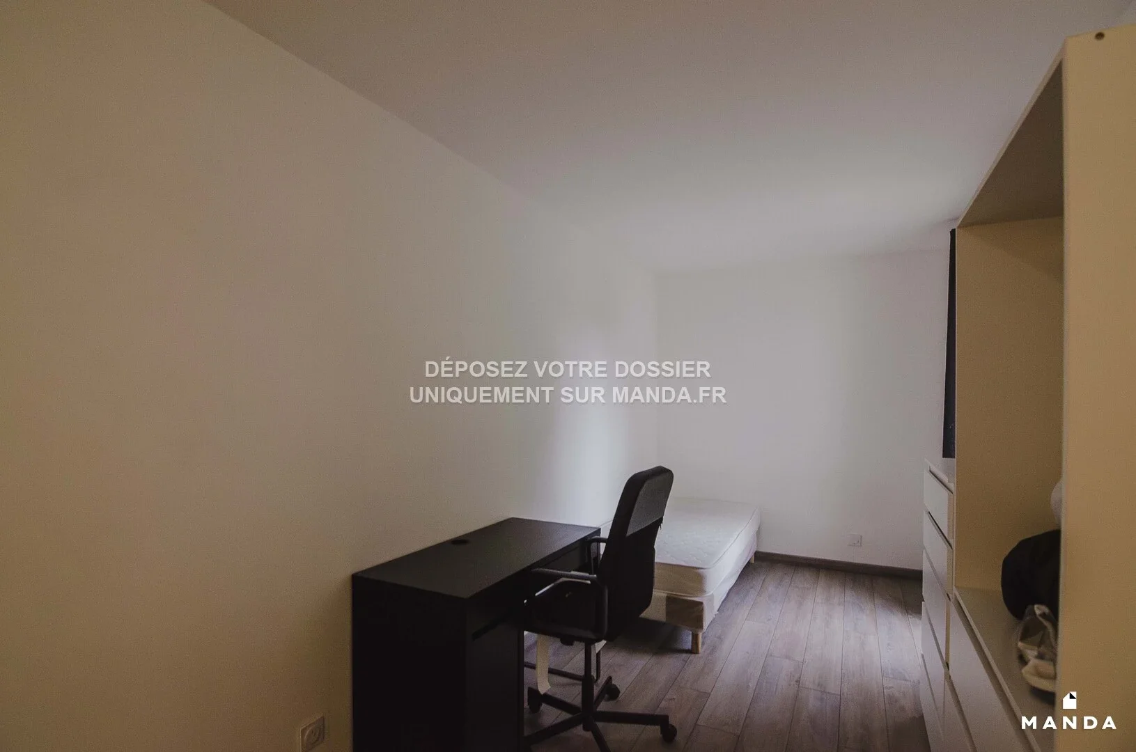 Room Allée des Marronniers in Mantes-la-Jolie