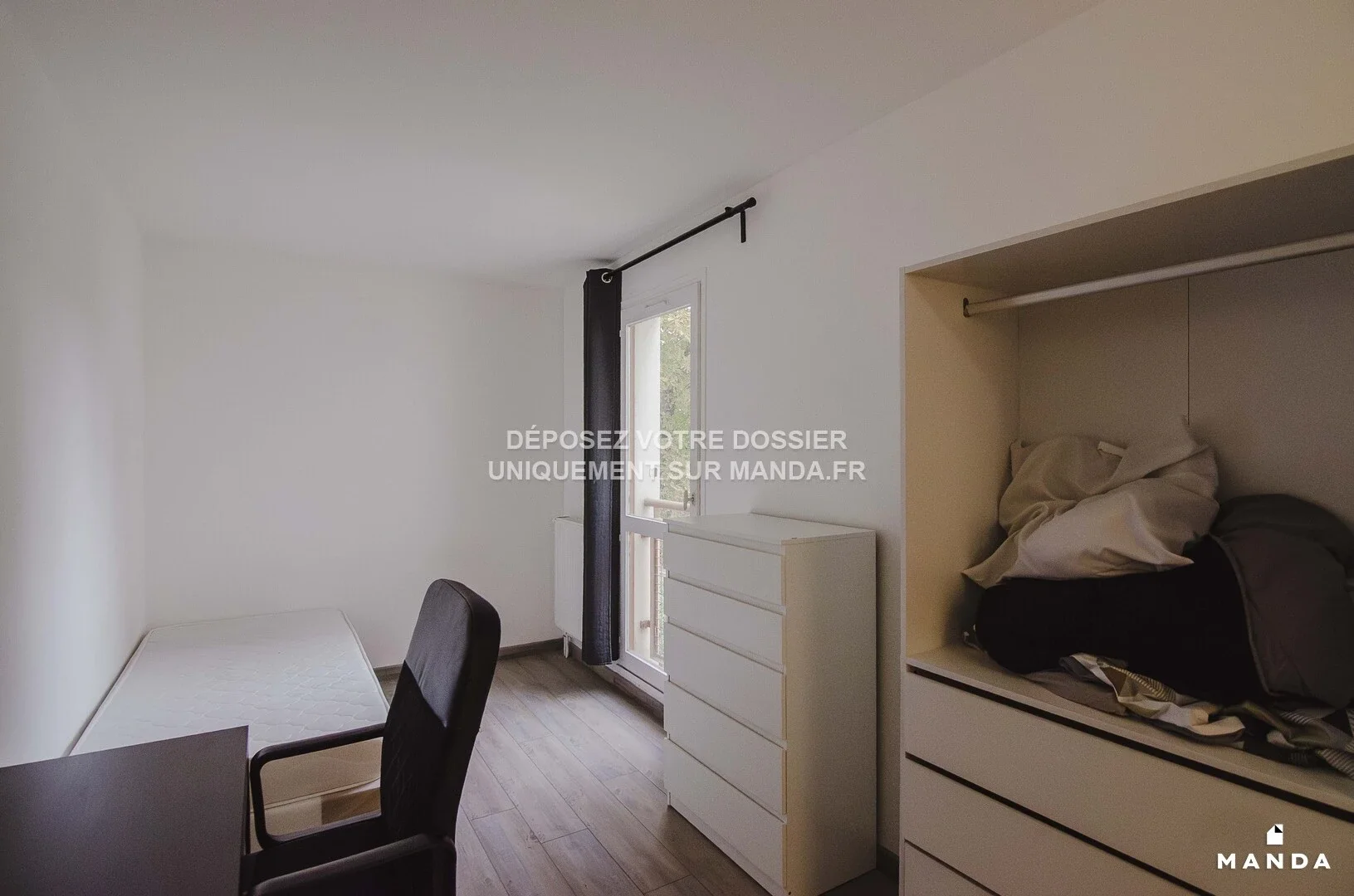 Room Allée des Marronniers in Mantes-la-Jolie