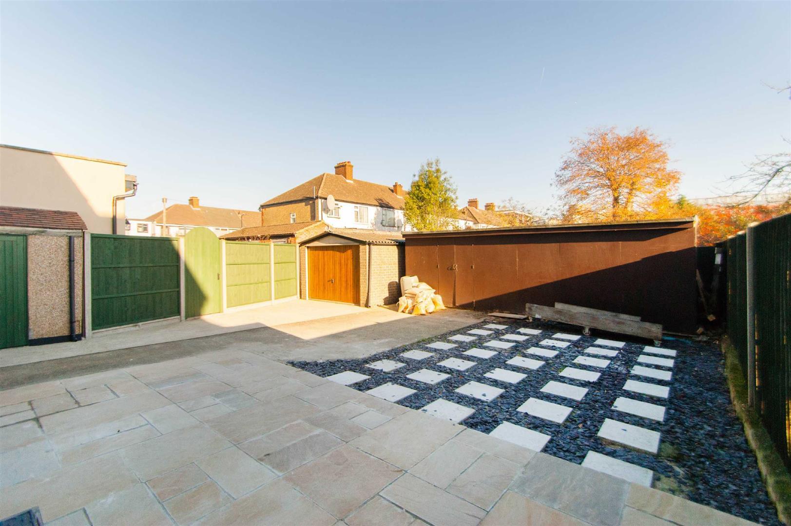 House Balfour Road in Greater London