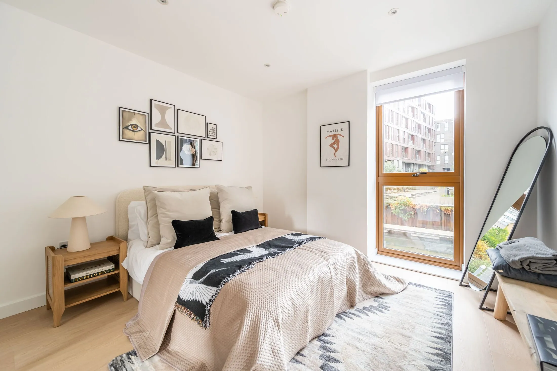 Flat Dod Street in Greater London