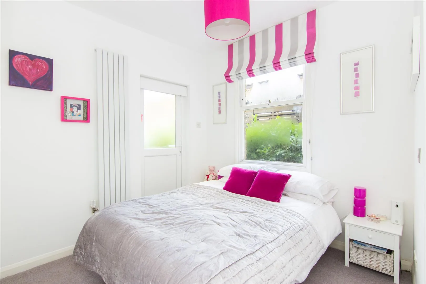 Flat Sheen Lane in Greater London