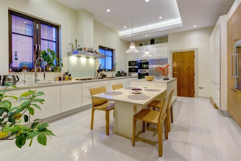 Flat Finchley Road in Greater London