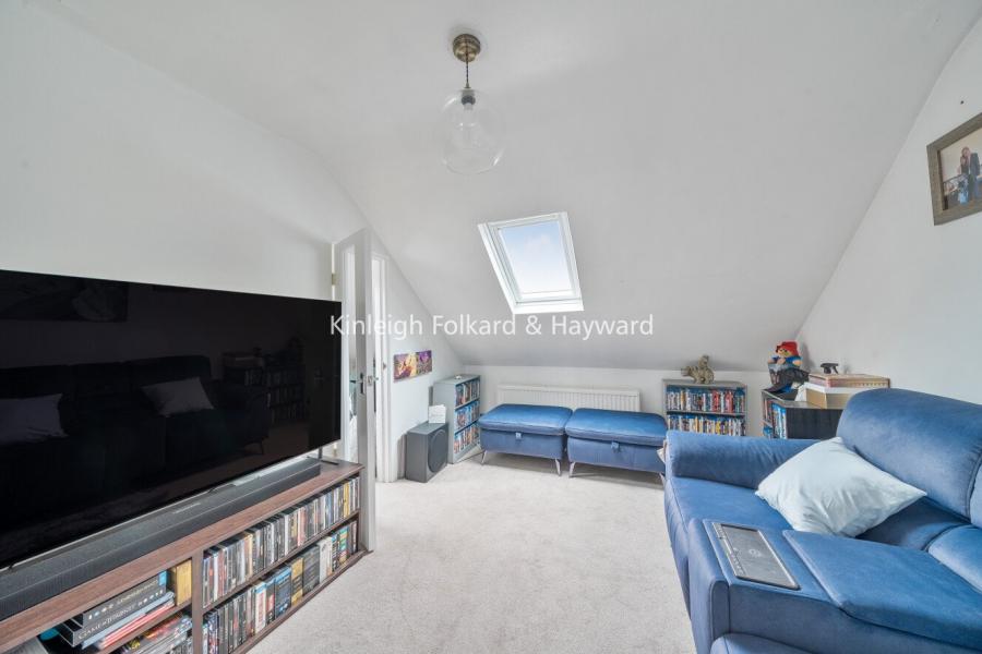 Flat Hannington Road in Greater London