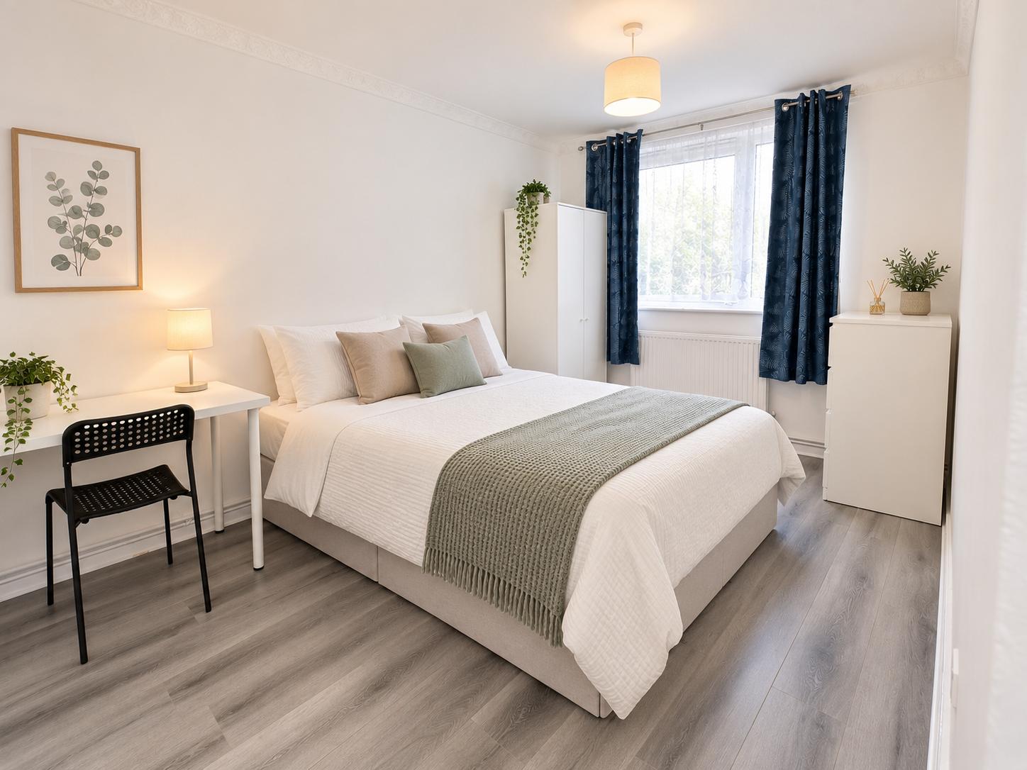 Room Station Road in Greater London