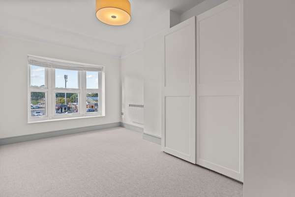 Flat London Road in Ascot