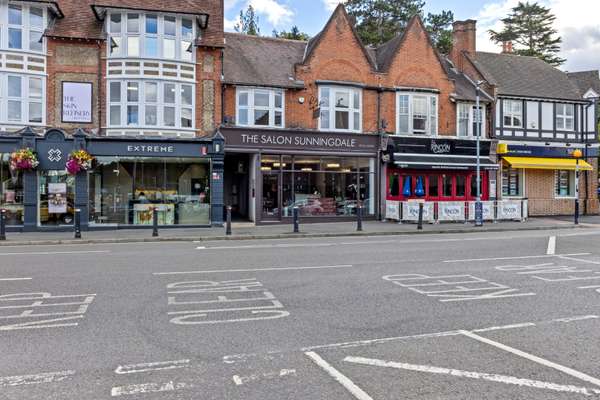 Flat London Road in Ascot