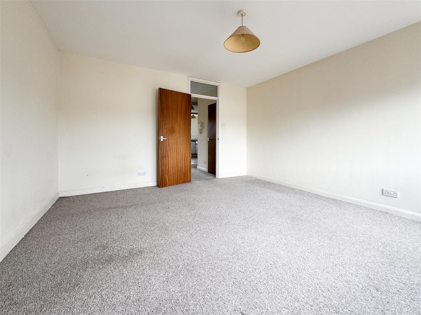 Flat Ninfield Road in Rother