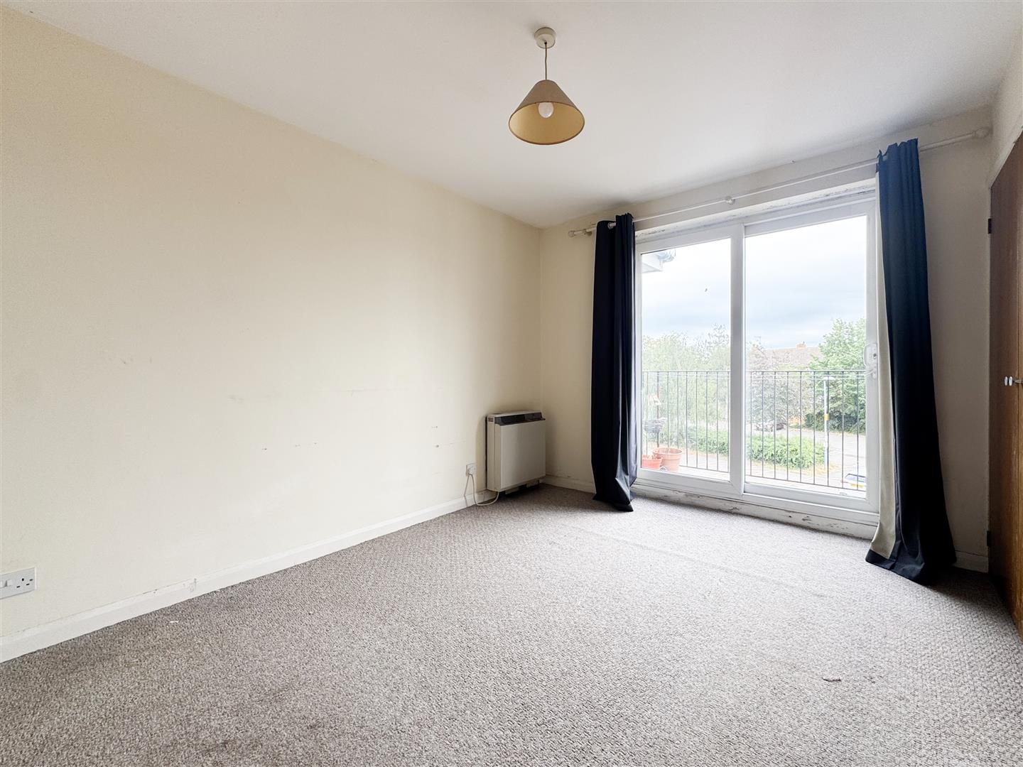 Flat Ninfield Road in Rother
