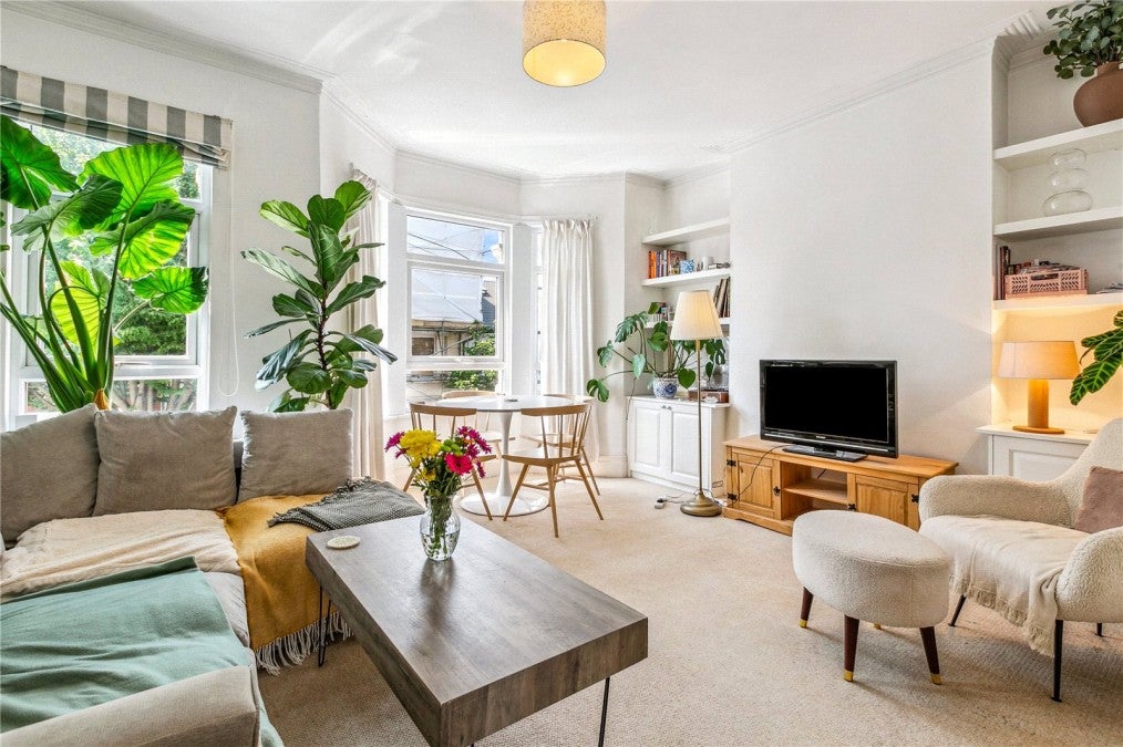 Flat Aslett Street in Greater London