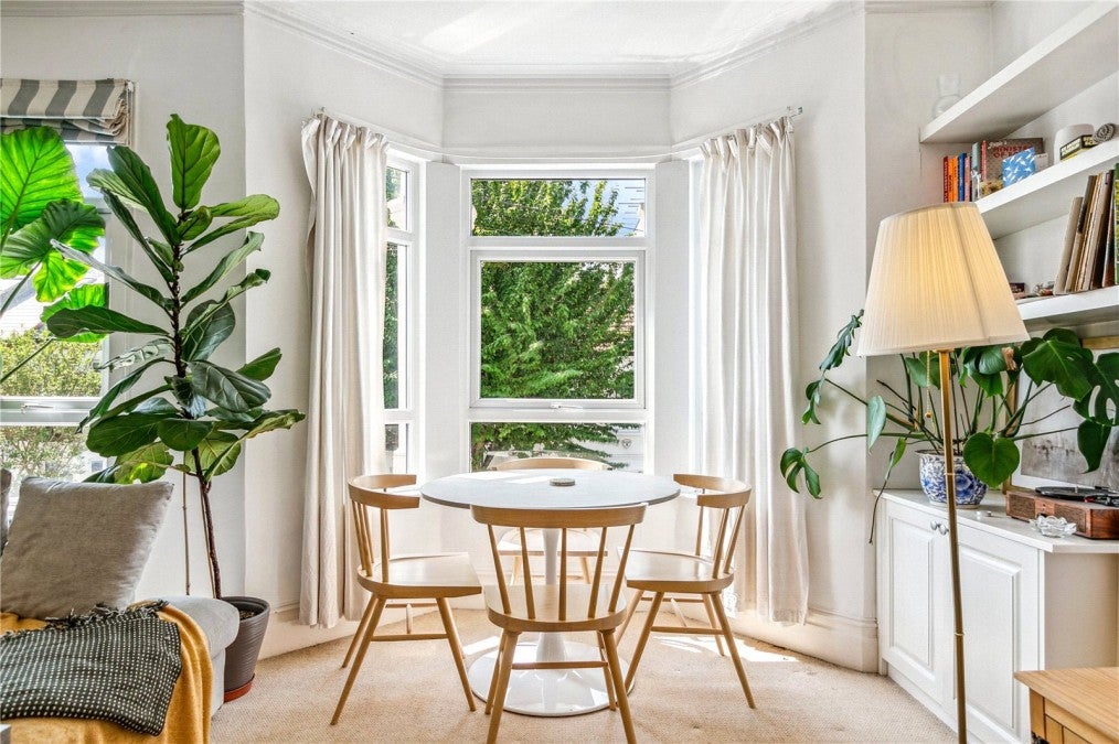 Flat Aslett Street in Greater London