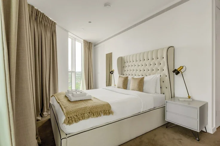Flat Wyvil Road in Greater London