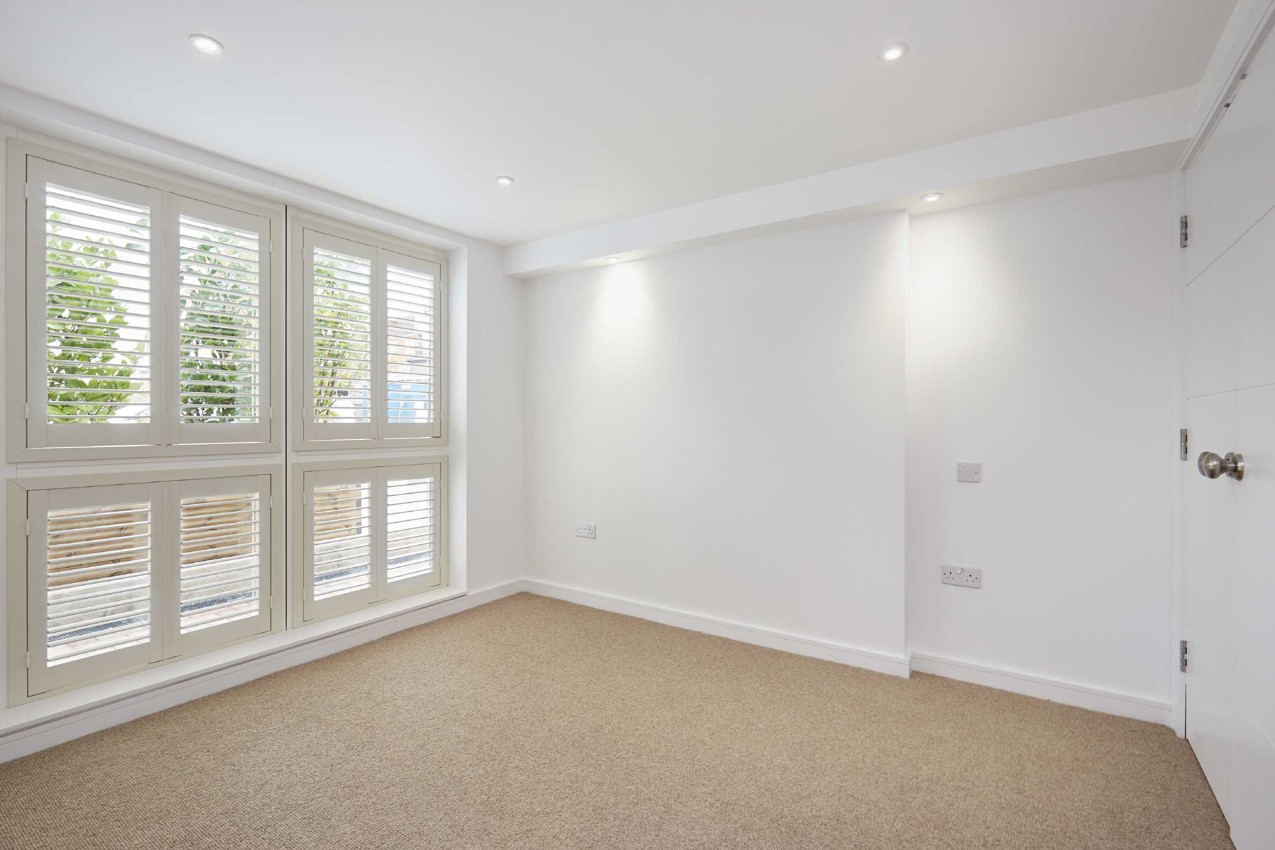 Flat Elm Grove in Greater London