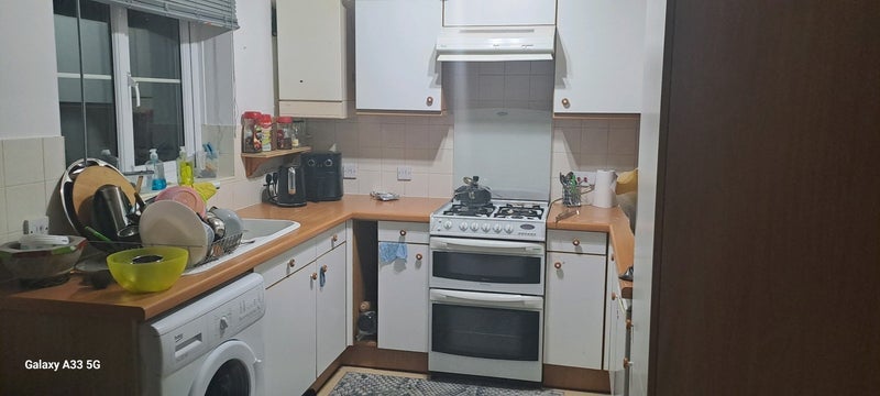 Room Brisbane Close in Crawley