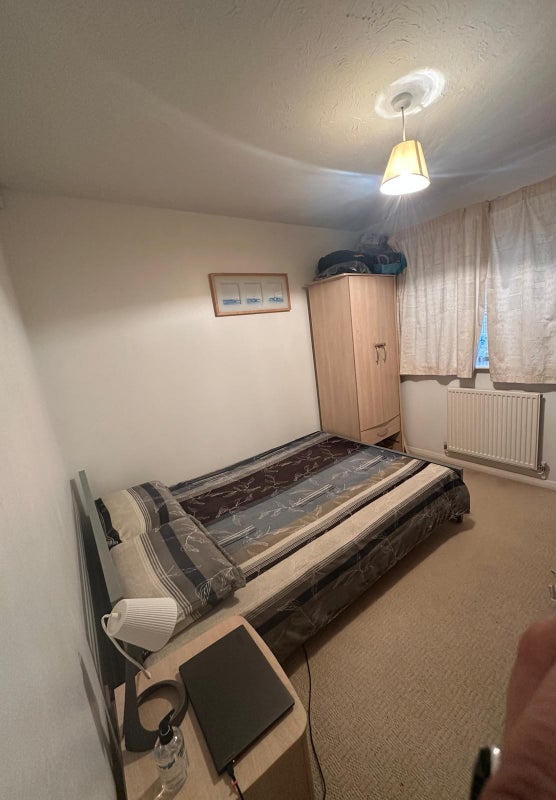 Room Brisbane Close in Crawley