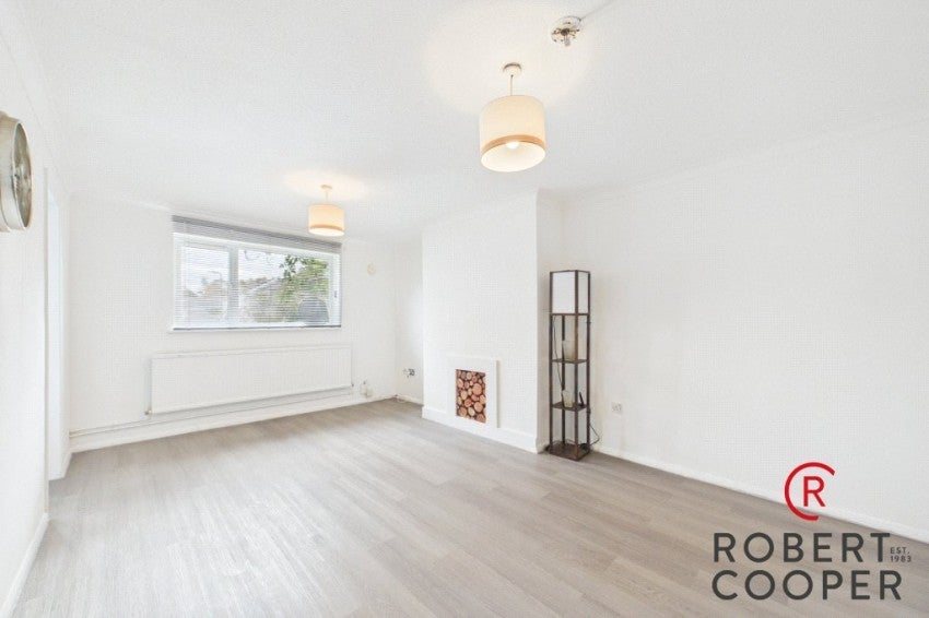 Flat Hazelmere Walk in Greater London