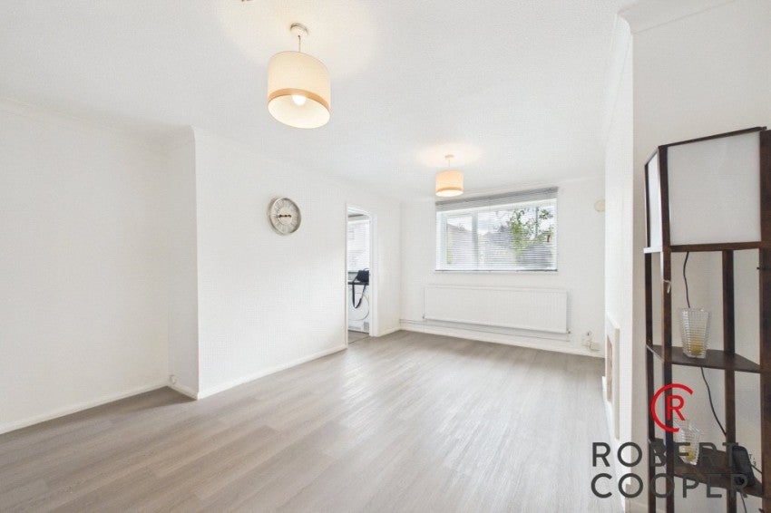 Flat Hazelmere Walk in Greater London