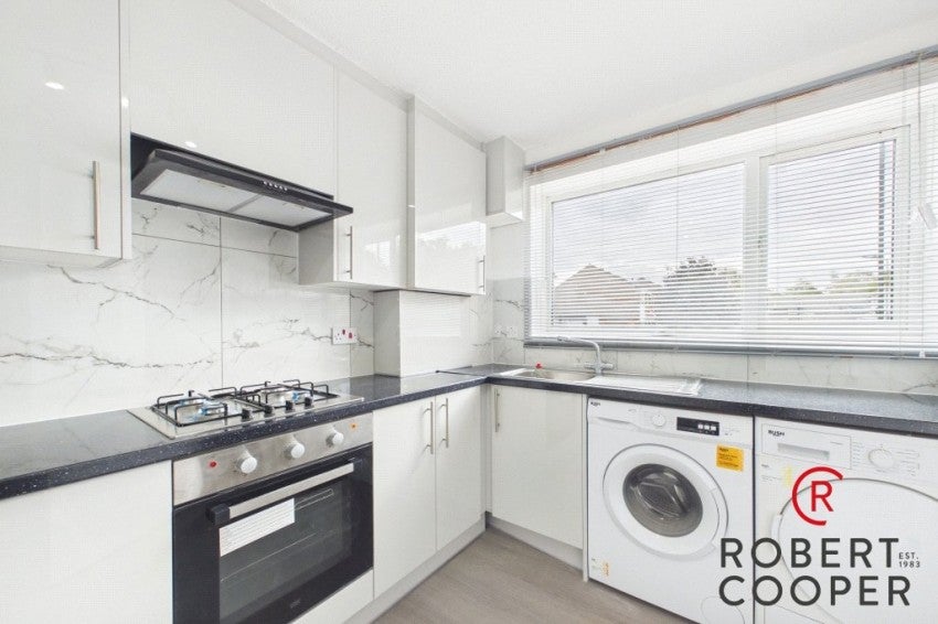 Flat Hazelmere Walk in Greater London