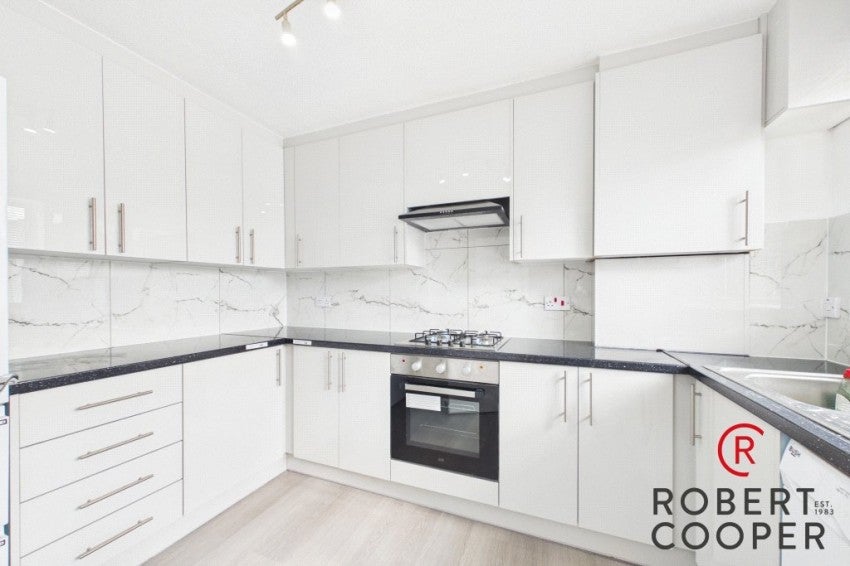 Flat Hazelmere Walk in Greater London