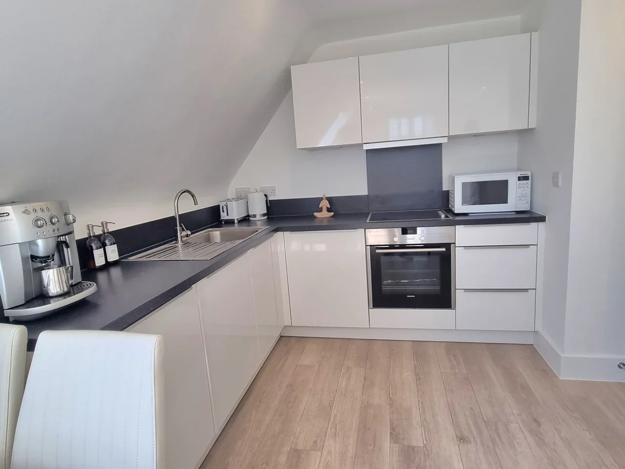 Flat Pembroke Road in Greater London