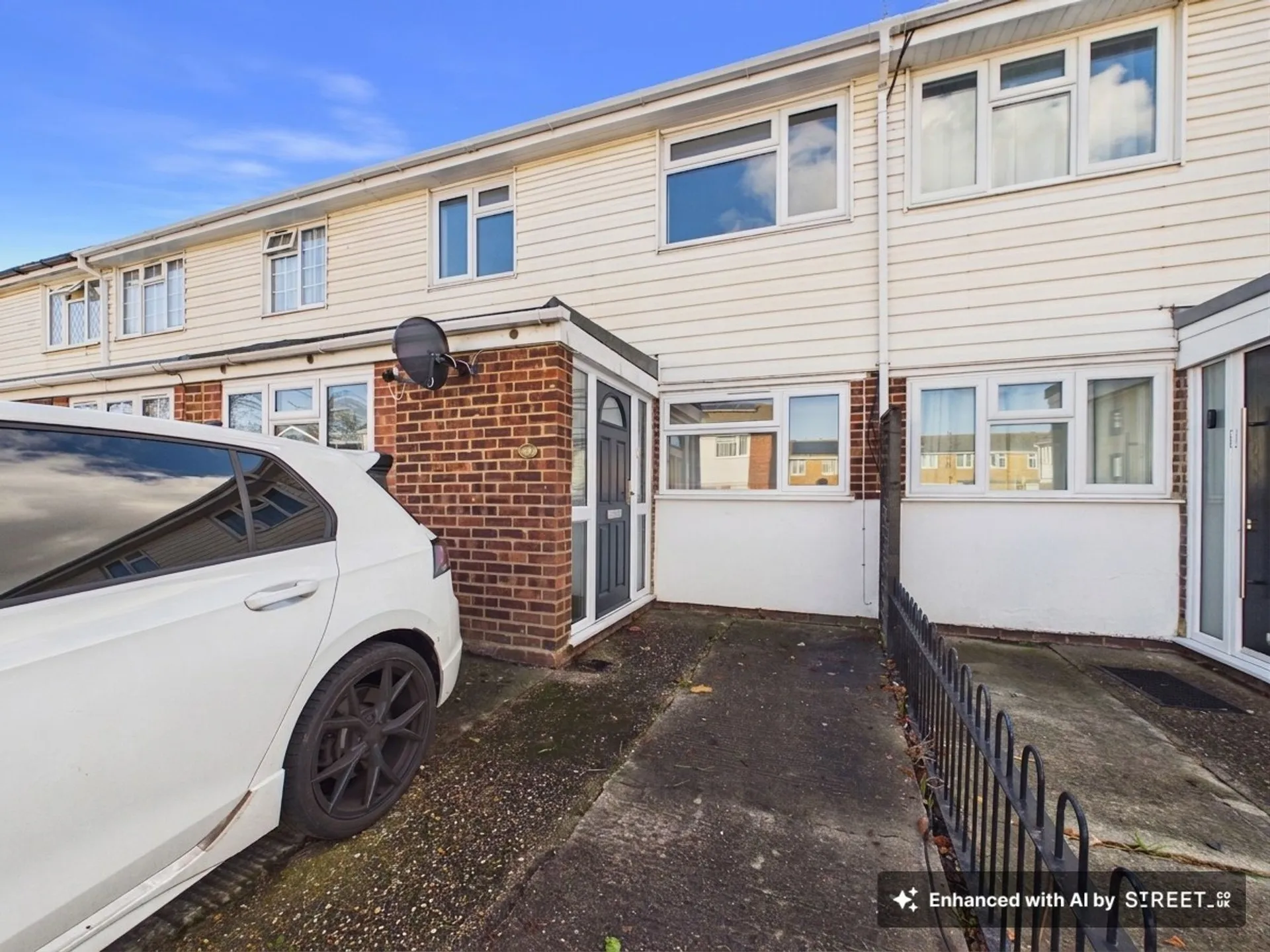 House Dyngley Close in Borough of Swale