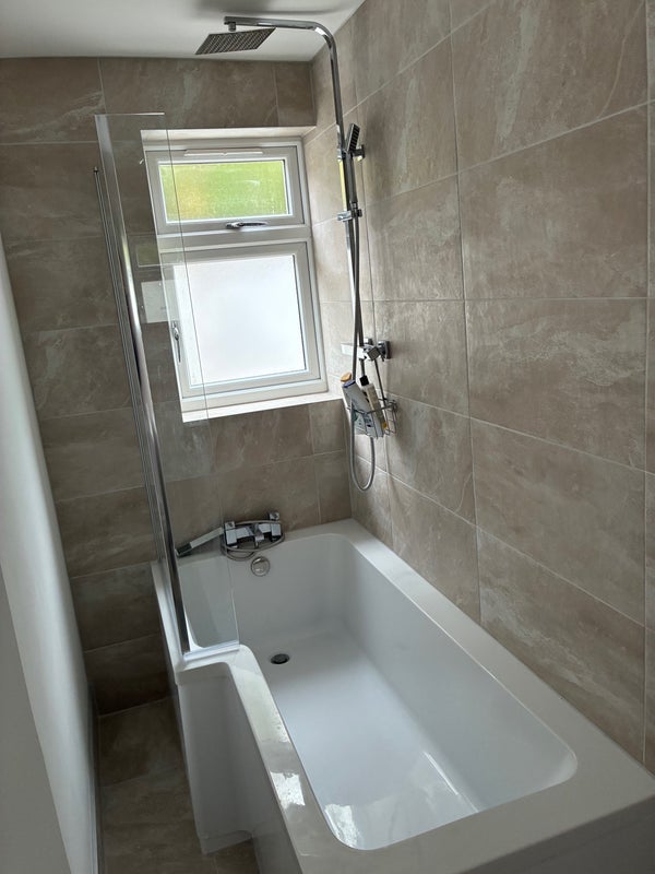 Room Wimbart Road in Greater London