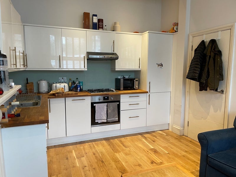 Room Wimbart Road in Greater London
