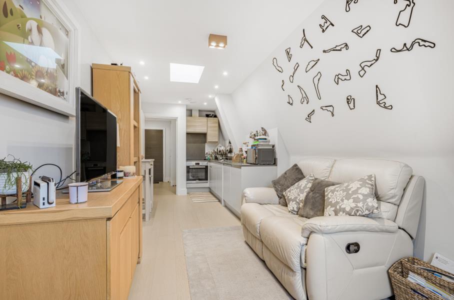 Flat Chertsey Street in Guildford