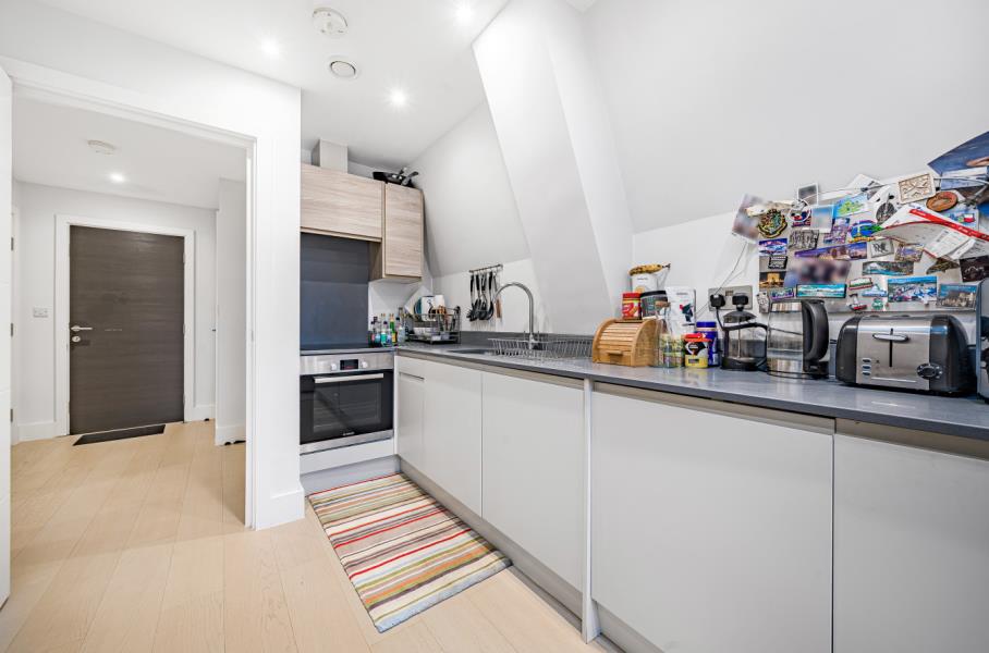 Flat Chertsey Street in Guildford