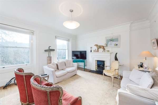 Flat Royal Crescent in Greater London