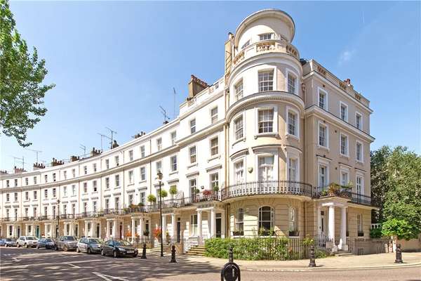 Flat Royal Crescent in Greater London