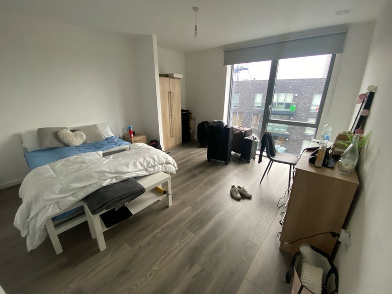 Room High Road Wembley in Greater London
