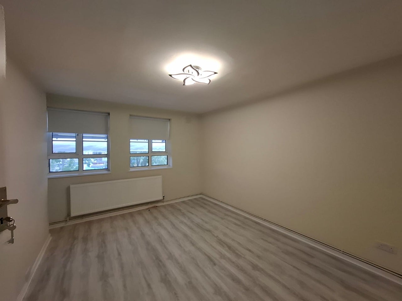 Flat South Lodge Avenue in Greater London