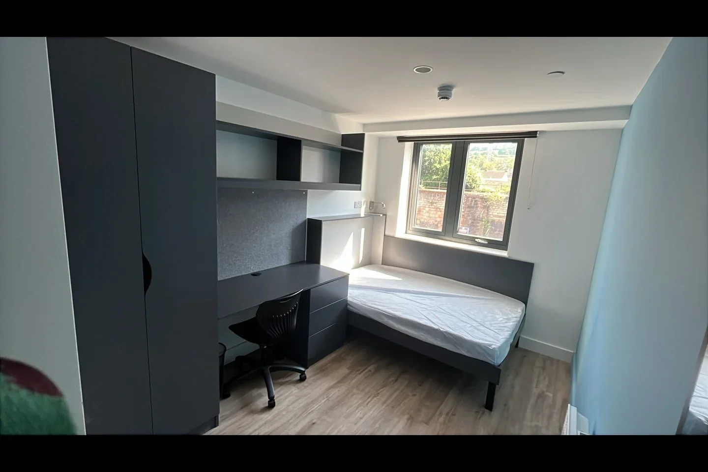 Room Lower Bristol Road in Bath