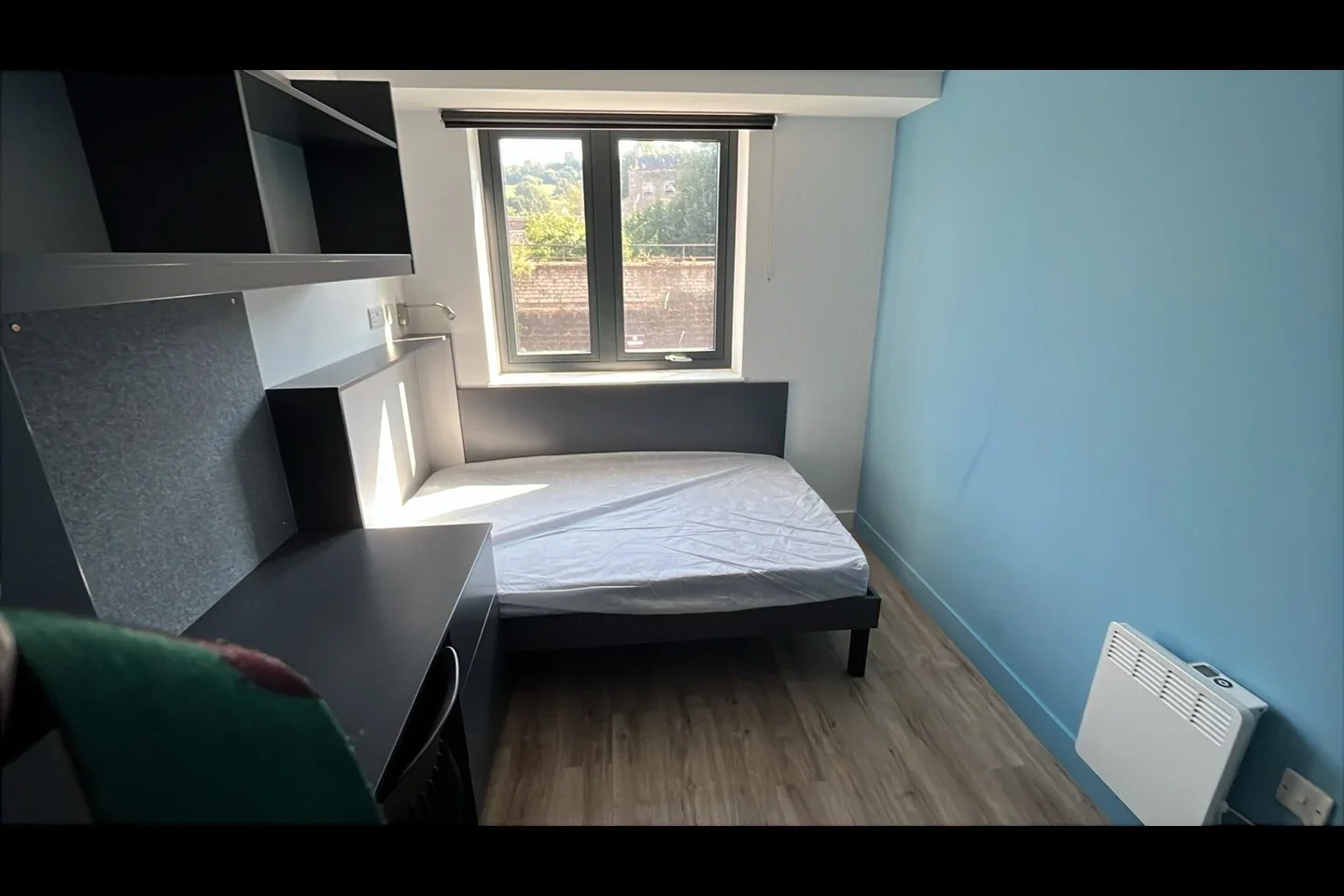 Room Lower Bristol Road in Bath