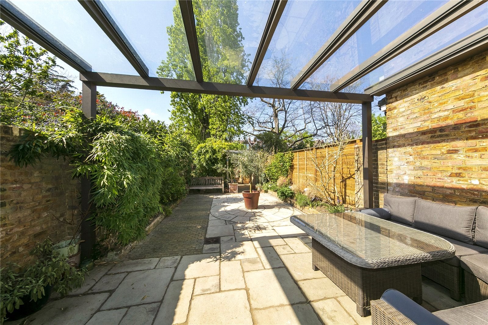 House Selwyn Avenue in Greater London