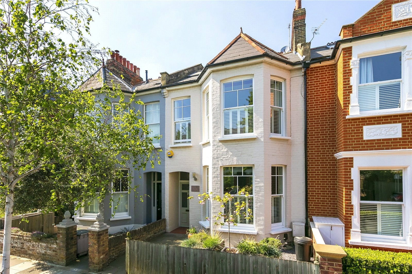 House Selwyn Avenue in Greater London