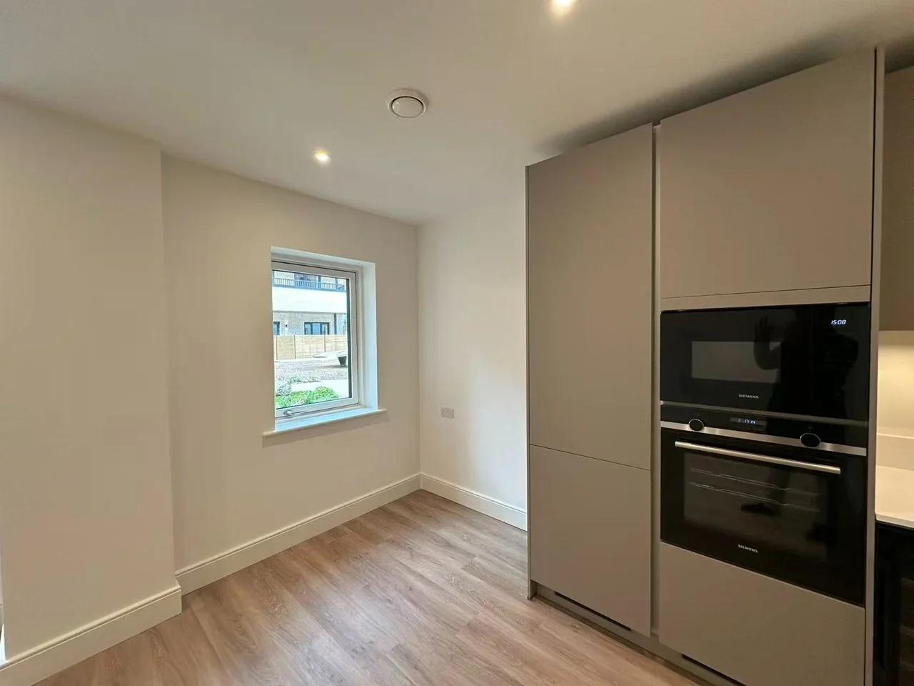 Flat Heath Road in Greater London