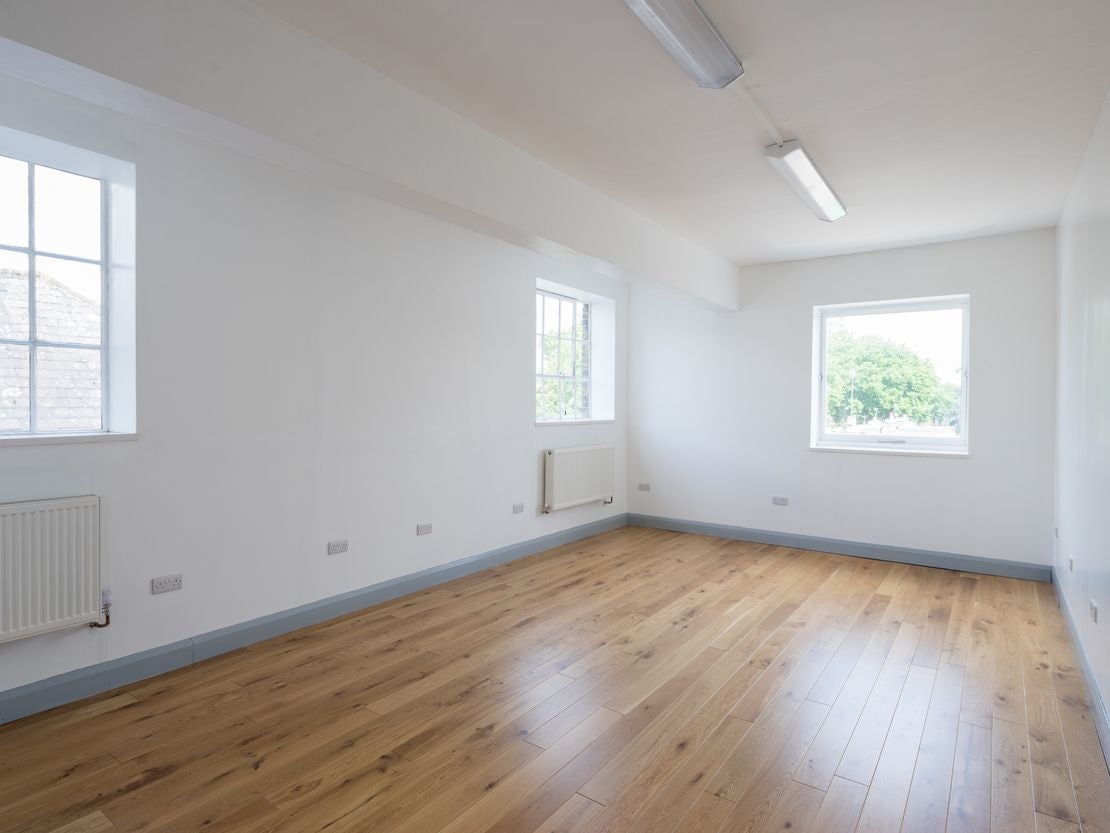 Flat Lomond Grove in Greater London