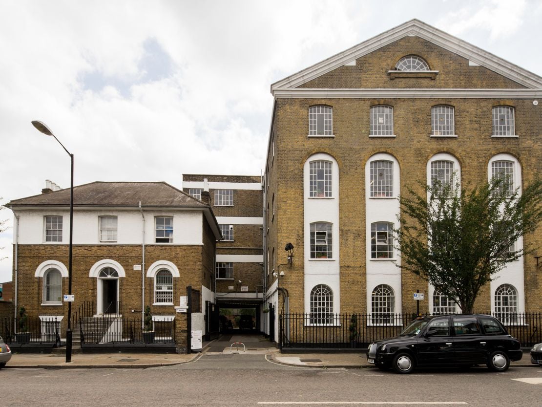Flat Lomond Grove in Greater London