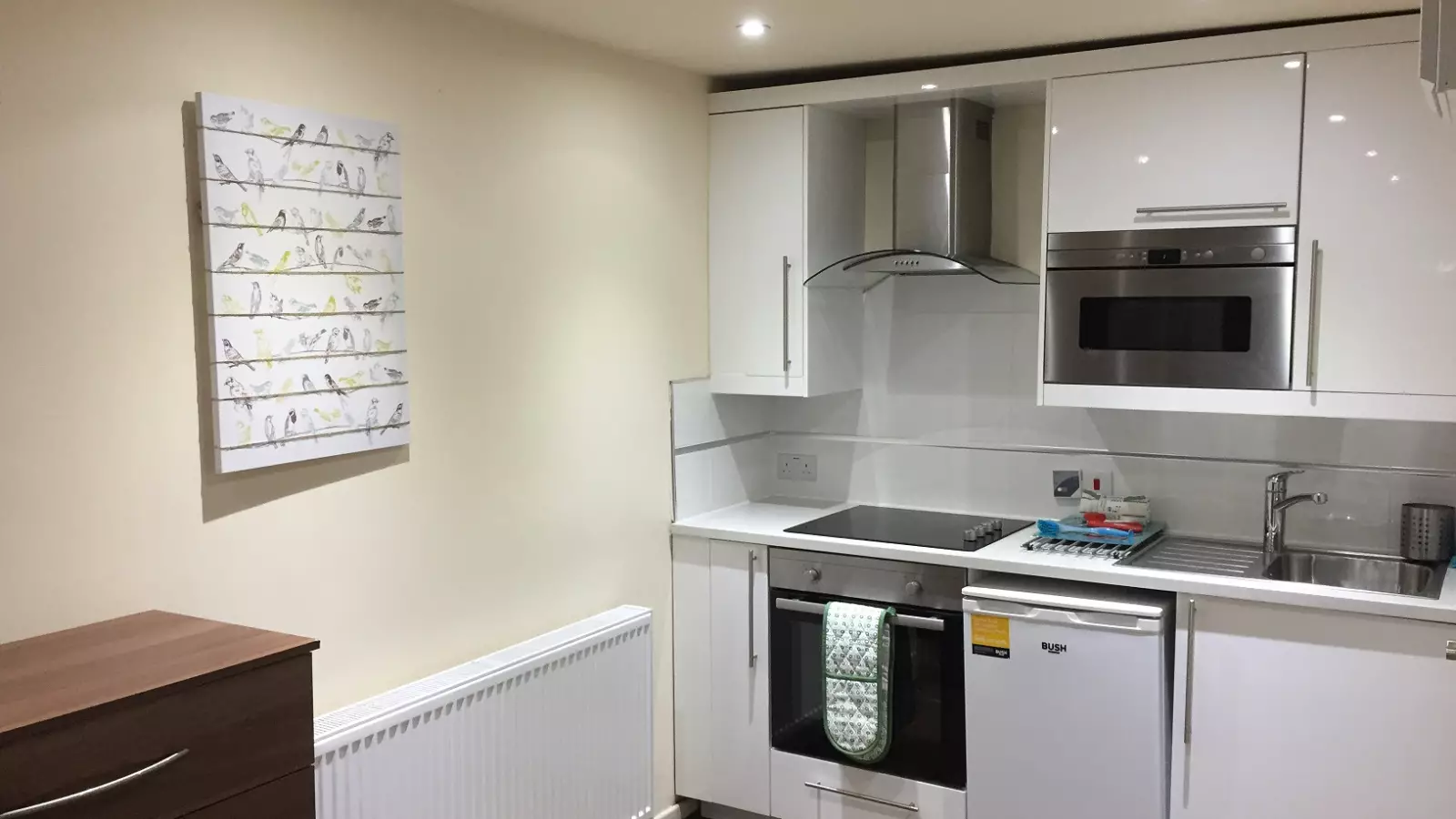 Flat Melrose Avenue in Greater London