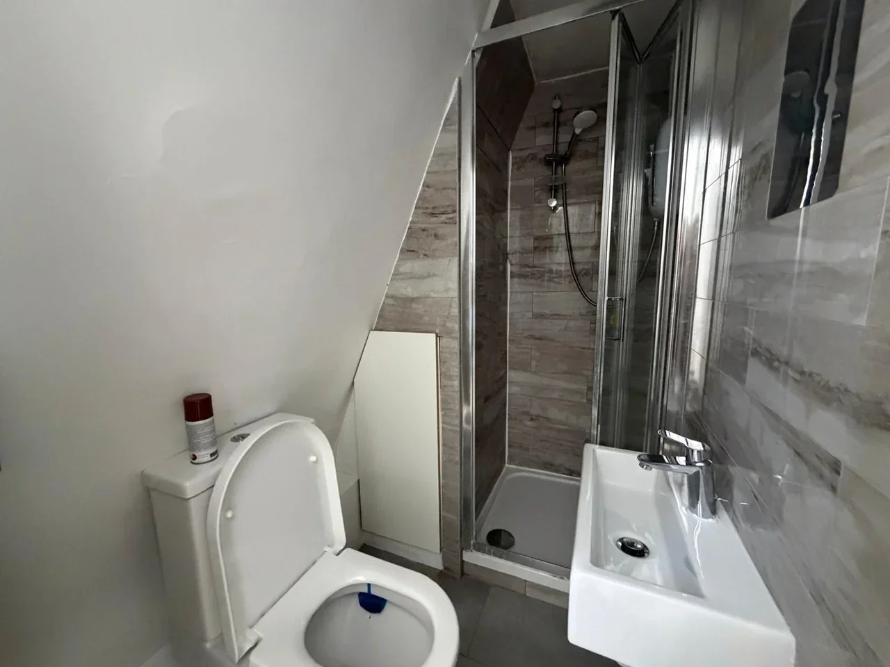 Flat Lewisham Way in Greater London
