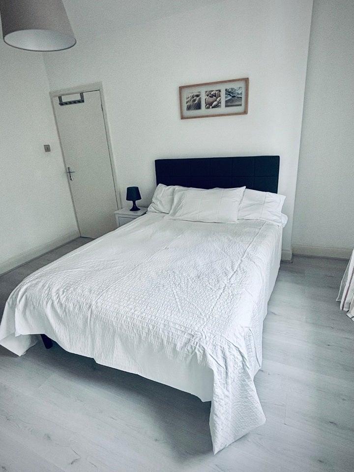 Room Old Kenton Lane in Greater London