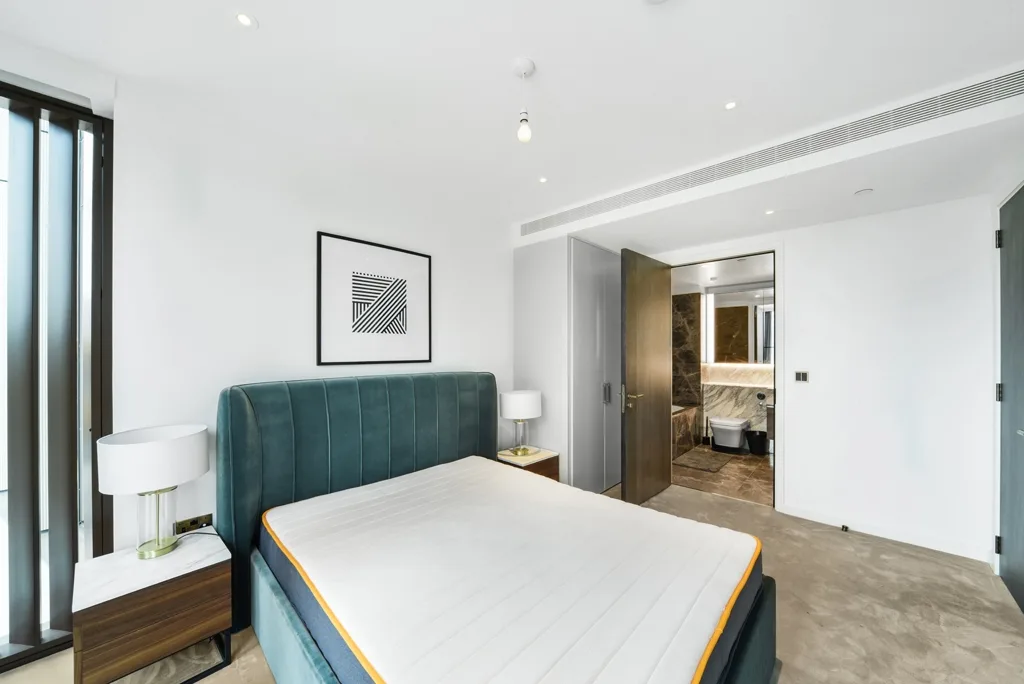 Flat Carnation Way in Greater London