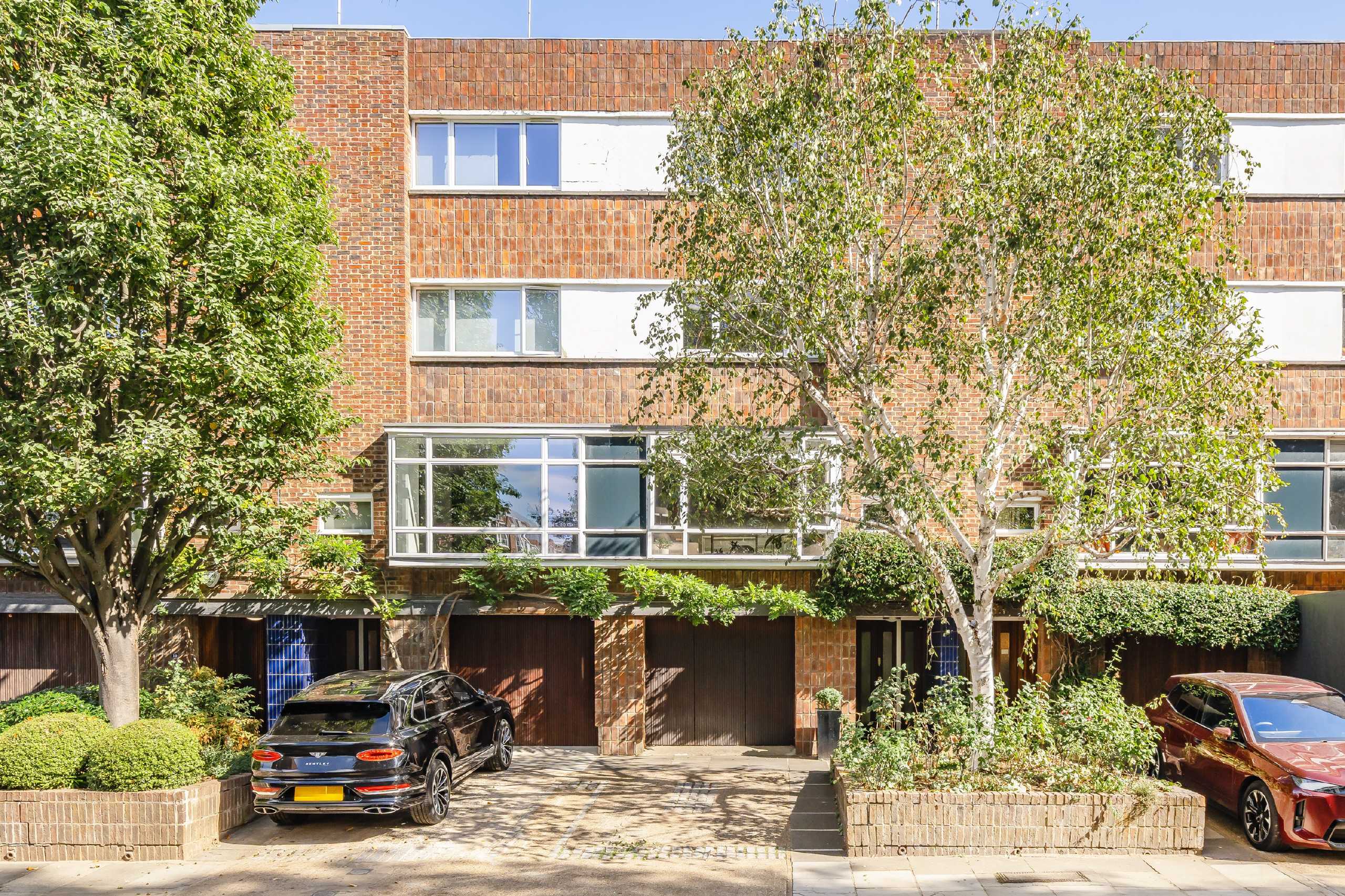 House Woodsford Square in Greater London