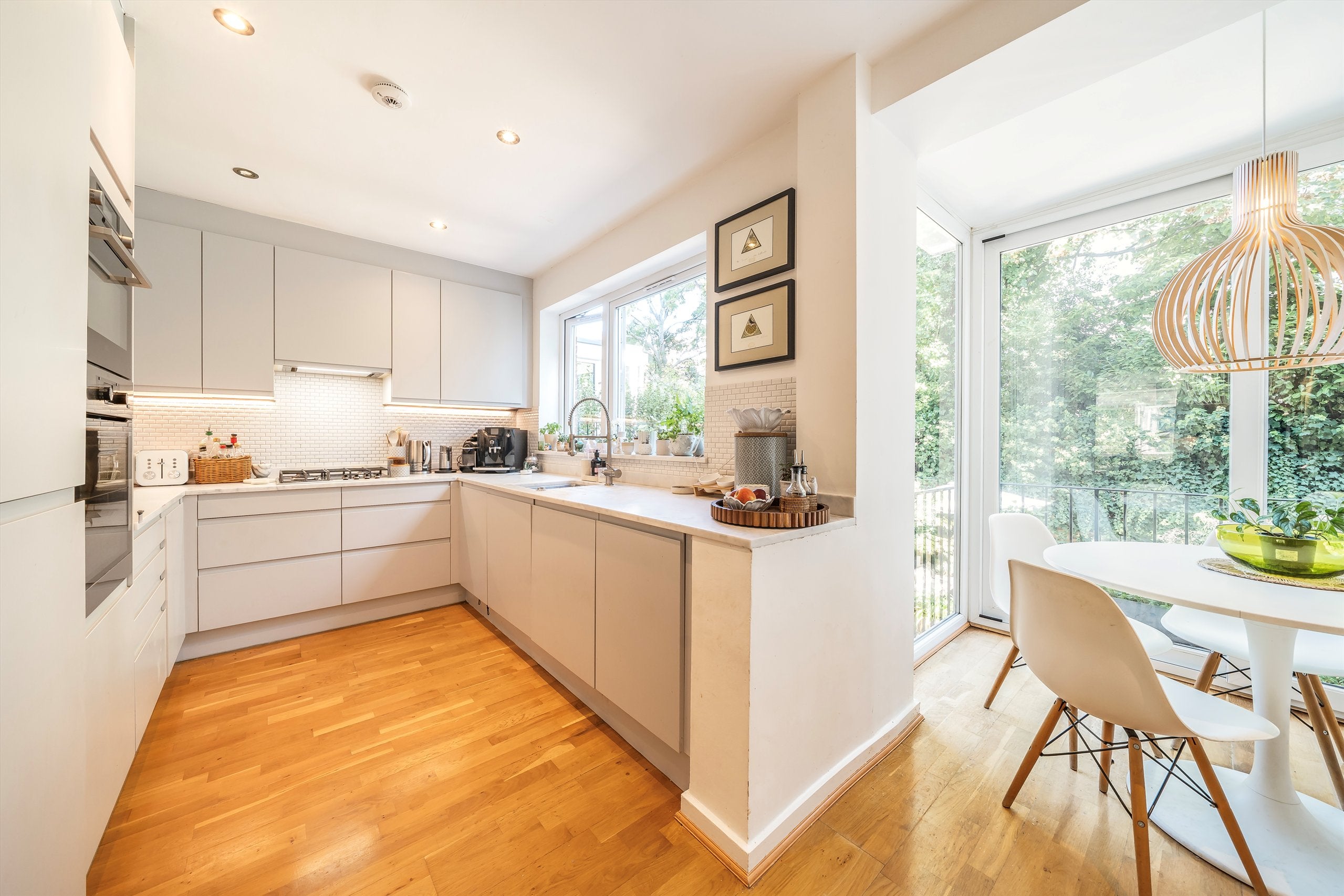 House Woodsford Square in Greater London