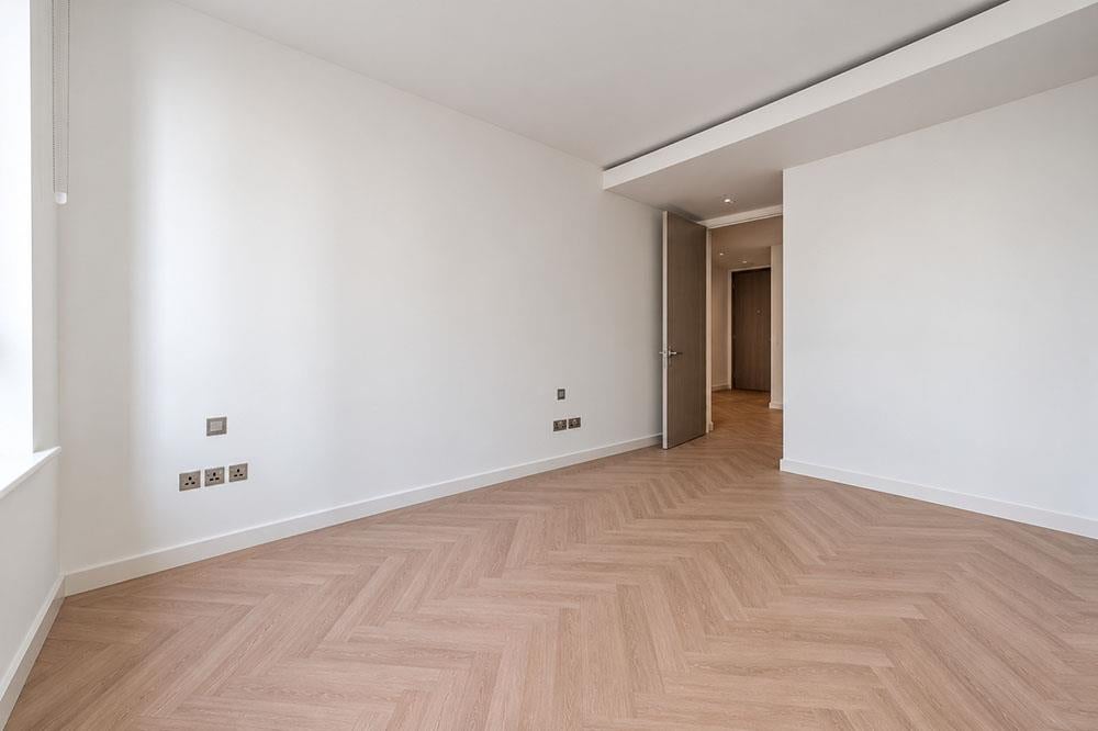 Flat Gilbeys Yard in Greater London