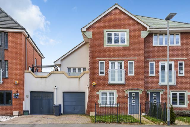 House Kennedy Avenue in High Wycombe